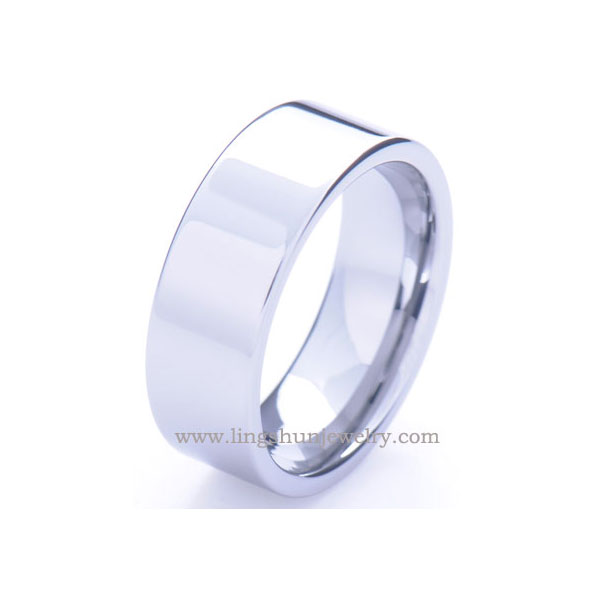 Tungsten carbide ring with double polished grooves.
Comfort fit