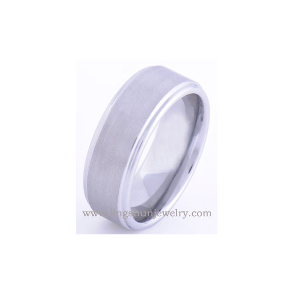 Classic tungsten wedding band with satin finish center, and polished step edges.
Comfort fit.