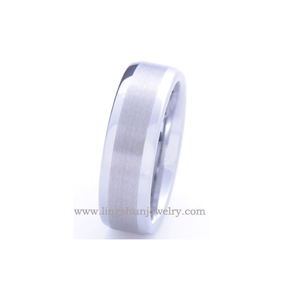 Tungsten carbide ring with satin finish center, this is spinner ring.
The satin center could spin around.
Comfort fit.