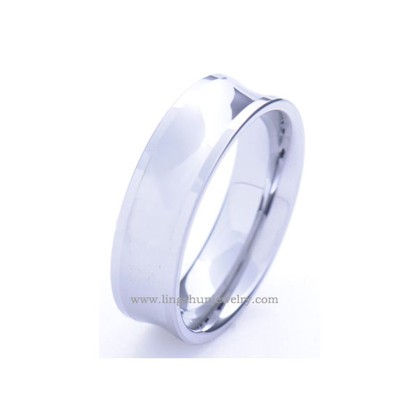 Tungsten ring with satin finish stripe.
Comfort fit.