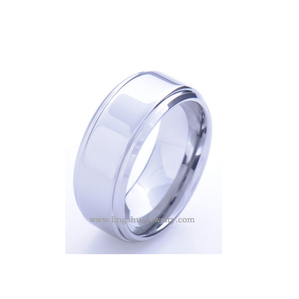 Tungsten carbide ring with satin finish profile, and polished bevels.Comfort fit.